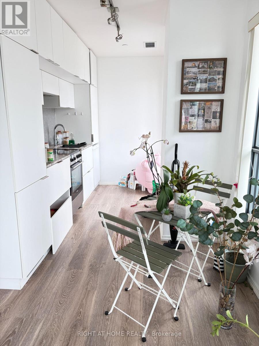 1709 - 159 Dundas Street E, Toronto, Ontario  M5B 1E4 - Photo 4 - C12703996