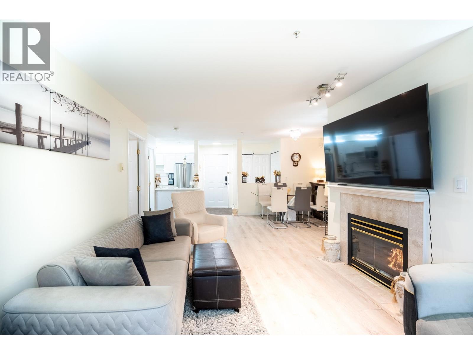 206 855 W 16th Street, North Vancouver, British Columbia  V7P 1R2 - Photo 4 - R3080141