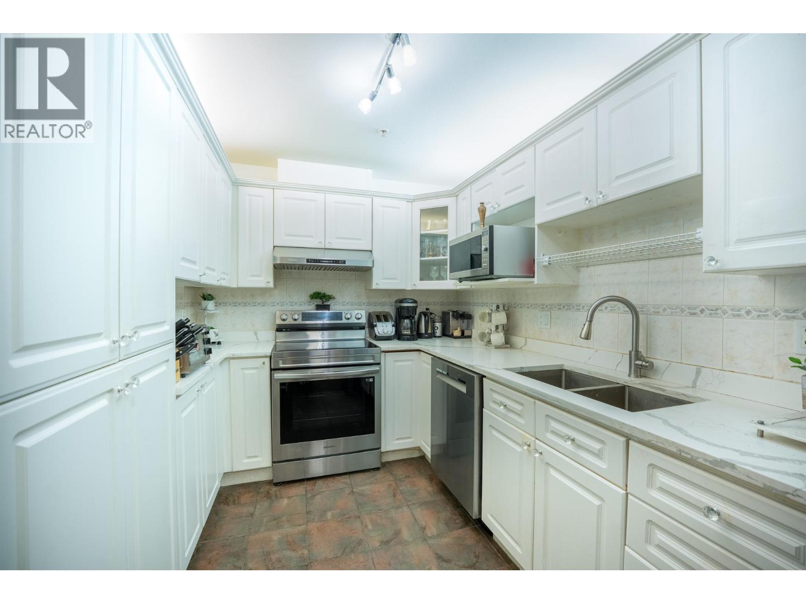 206 855 W 16th Street, North Vancouver, British Columbia  V7P 1R2 - Photo 8 - R3080141