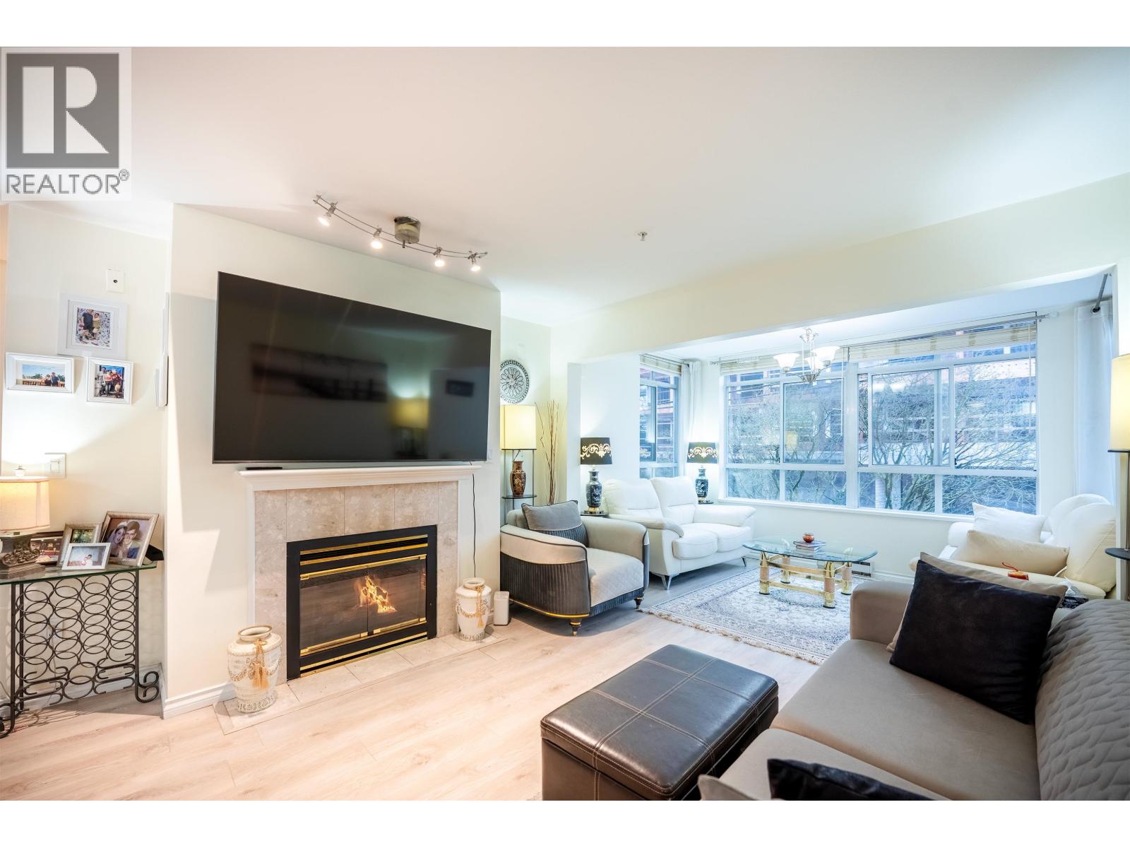 206 855 W 16th Street, North Vancouver, British Columbia  V7P 1R2 - Photo 5 - R3080141