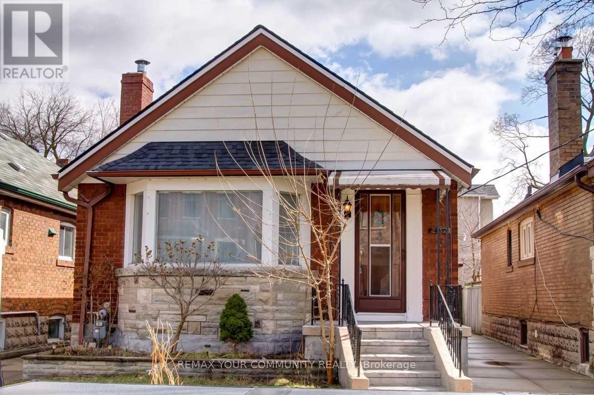 MAIN FLOOR - 203 WOODYCREST AVENUE, Toronto, Ontario