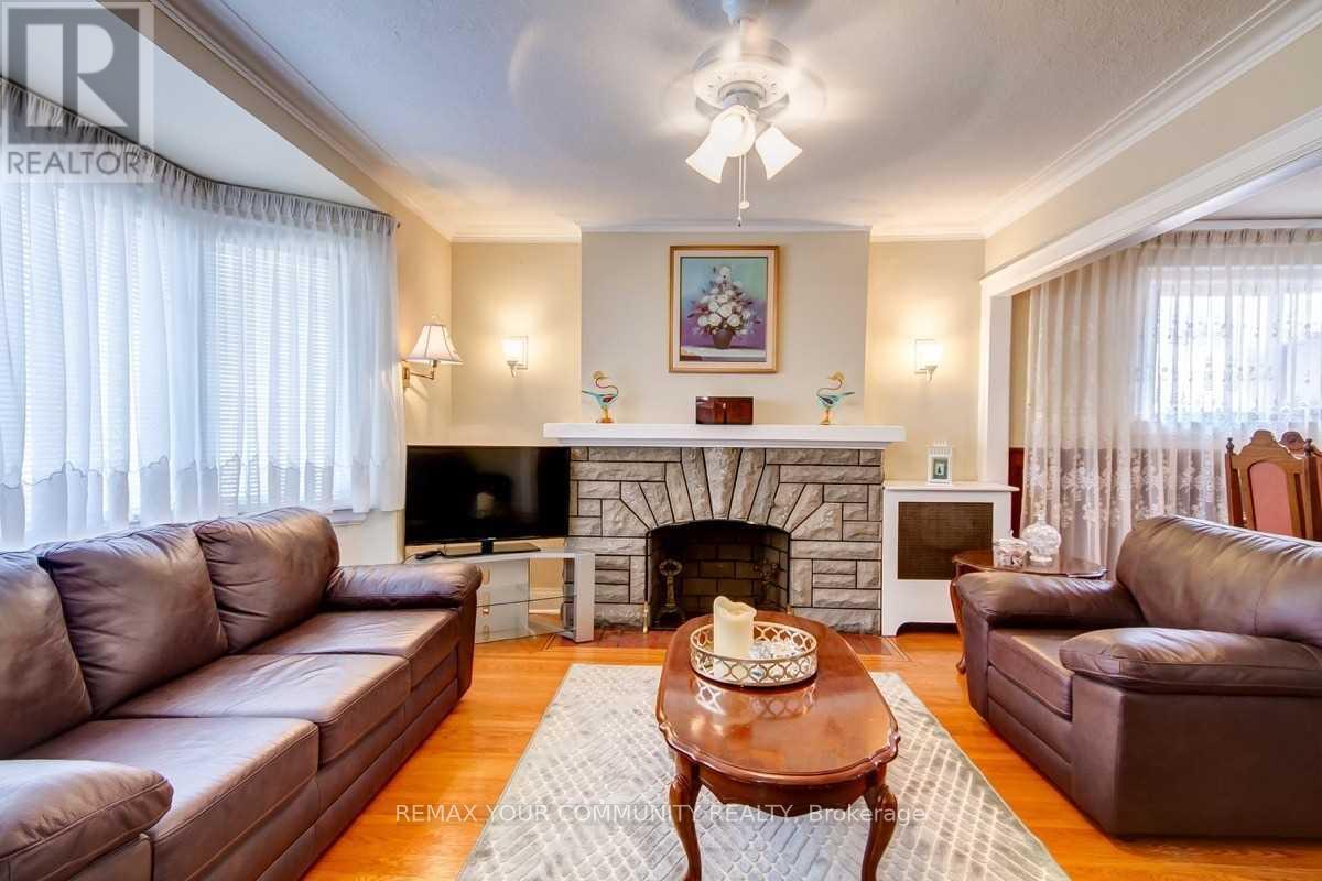 Main Floor - 203 Woodycrest Avenue, Toronto, Ontario  M4J 3C4 - Photo 3 - E12704158