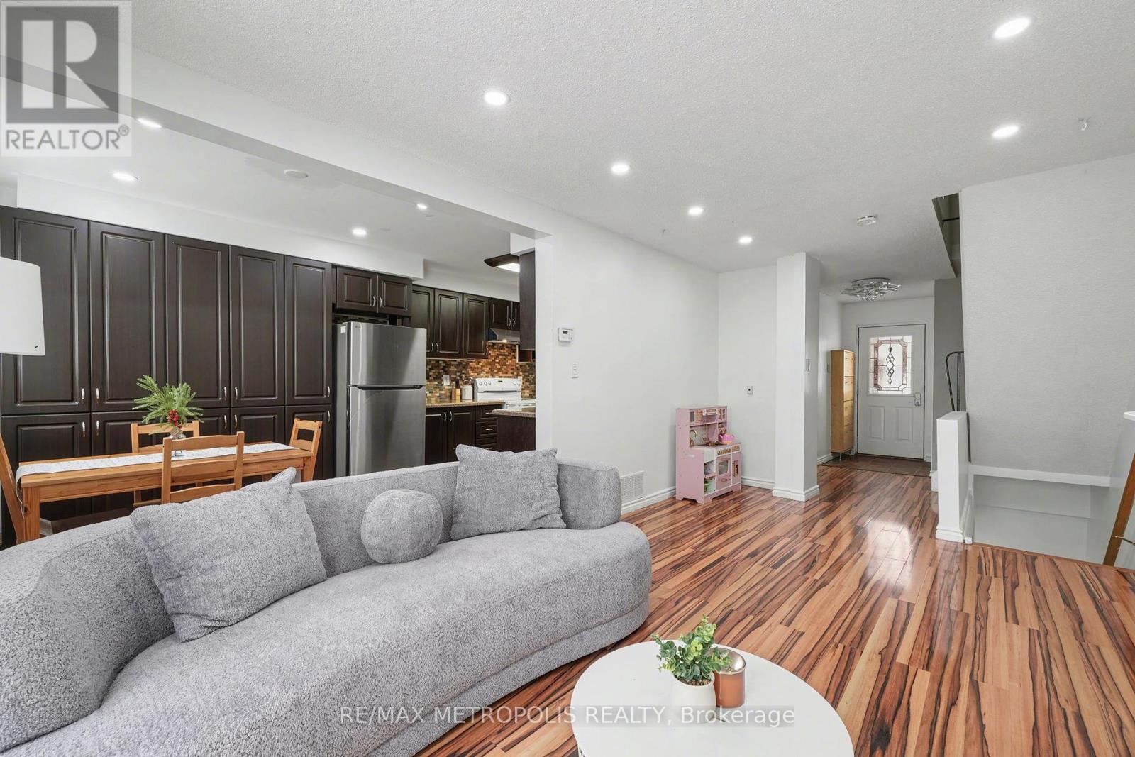 19 Robin Court, Barrie, Ontario  L4M 5L9 - Photo 12 - S12704034