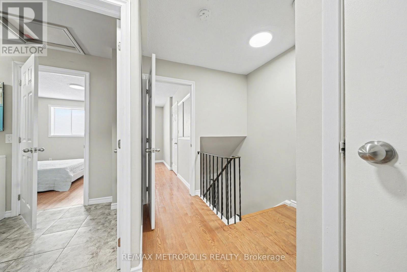 19 Robin Court, Barrie, Ontario  L4M 5L9 - Photo 14 - S12704034