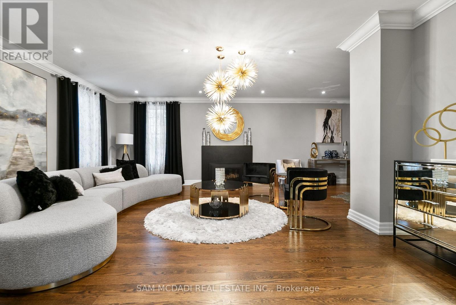 2552 Jarvis Street, Mississauga, Ontario  L5C 2P6 - Photo 7 - W12704008