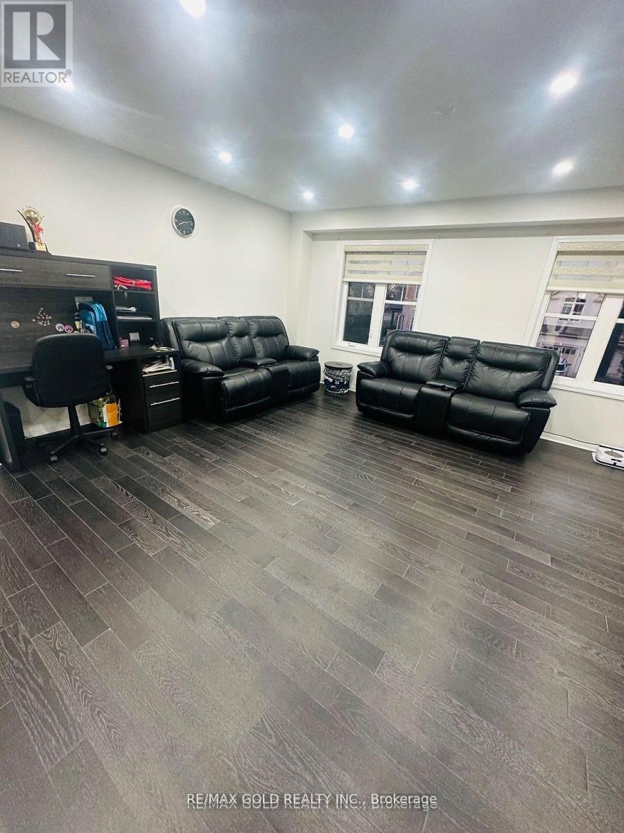 6 Stemford Road, Brampton, Ontario  L7A 0S5 - Photo 7 - W12704040