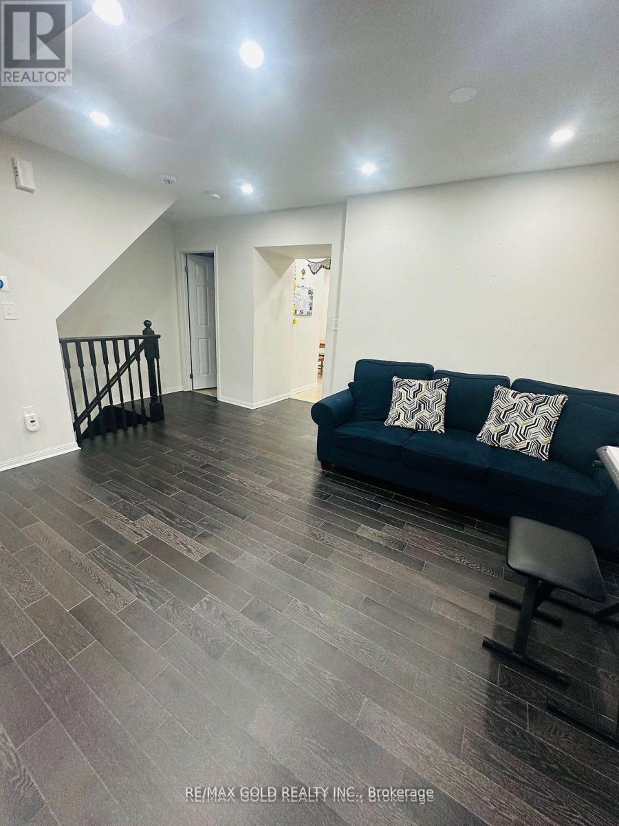 6 Stemford Road, Brampton, Ontario  L7A 0S5 - Photo 9 - W12704040