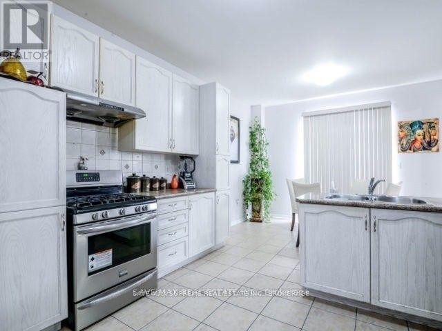 26 Polar Bear Place, Brampton, Ontario  L6R 3L8 - Photo 5 - W12704066