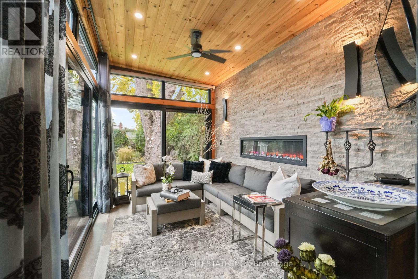 3620 Ponytrail Drive, Mississauga (Applewood), Ontario  L4X 1W4 - Photo 14 - W12704068