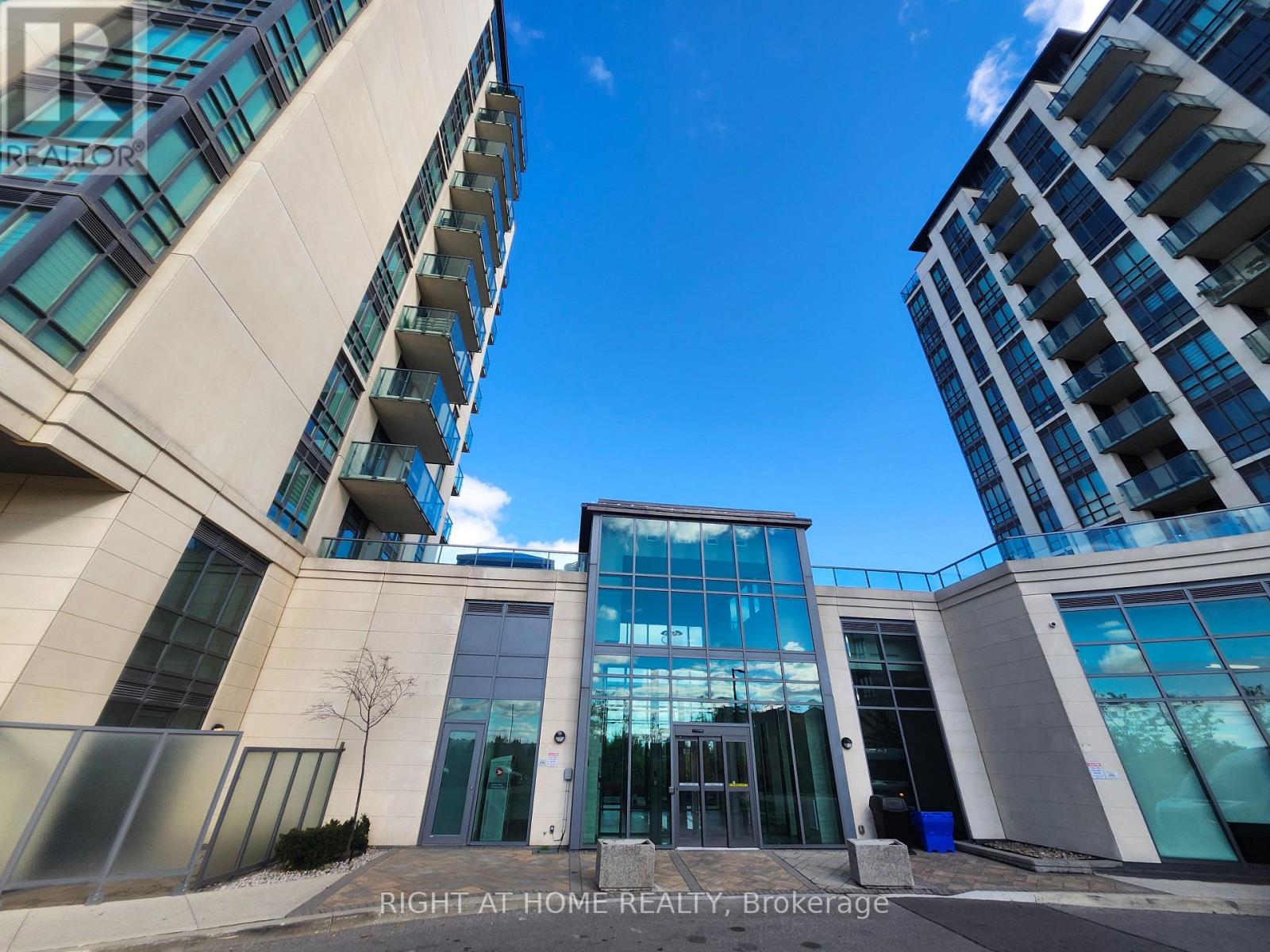 109 - 65 Yorkland Boulevard, Brampton, Ontario  L6P 4M5 - Photo 1 - W12704088