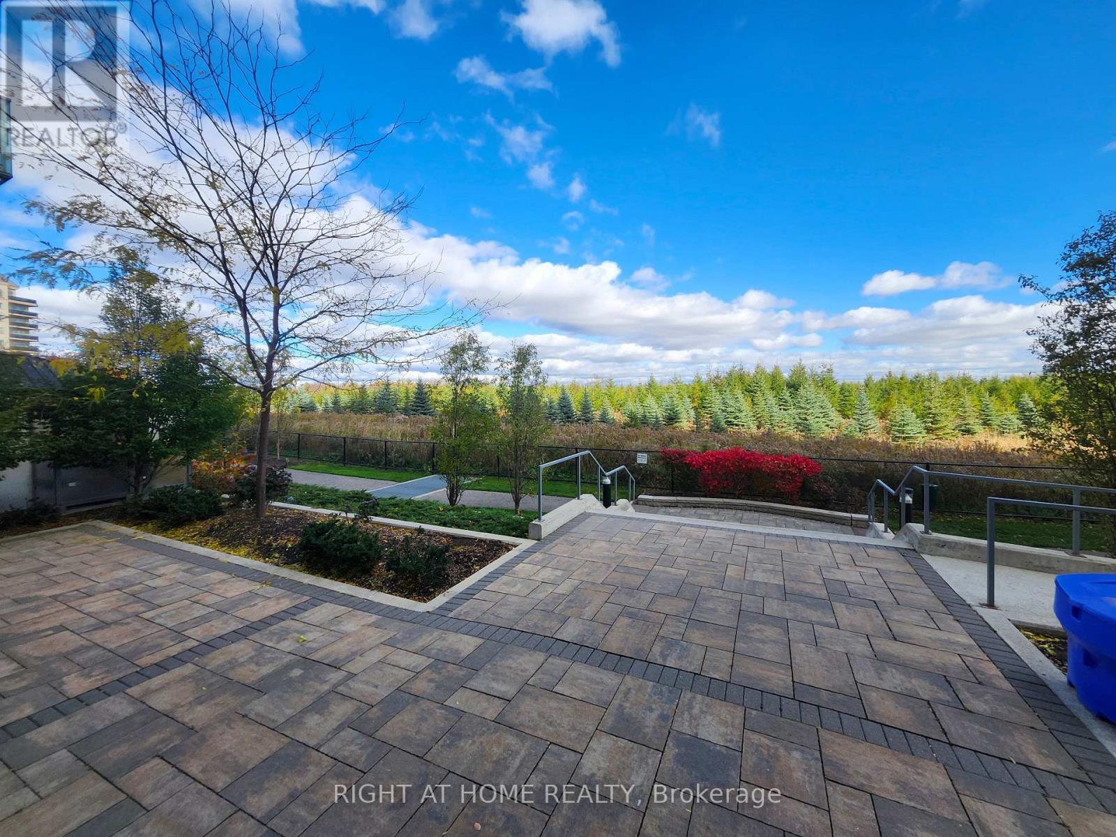 109 - 65 Yorkland Boulevard, Brampton, Ontario  L6P 4M5 - Photo 7 - W12704088