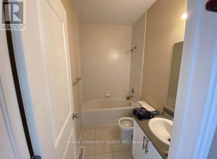 4 Zenida Road, Brampton, Ontario  L7A 0C4 - Photo 13 - W12704098