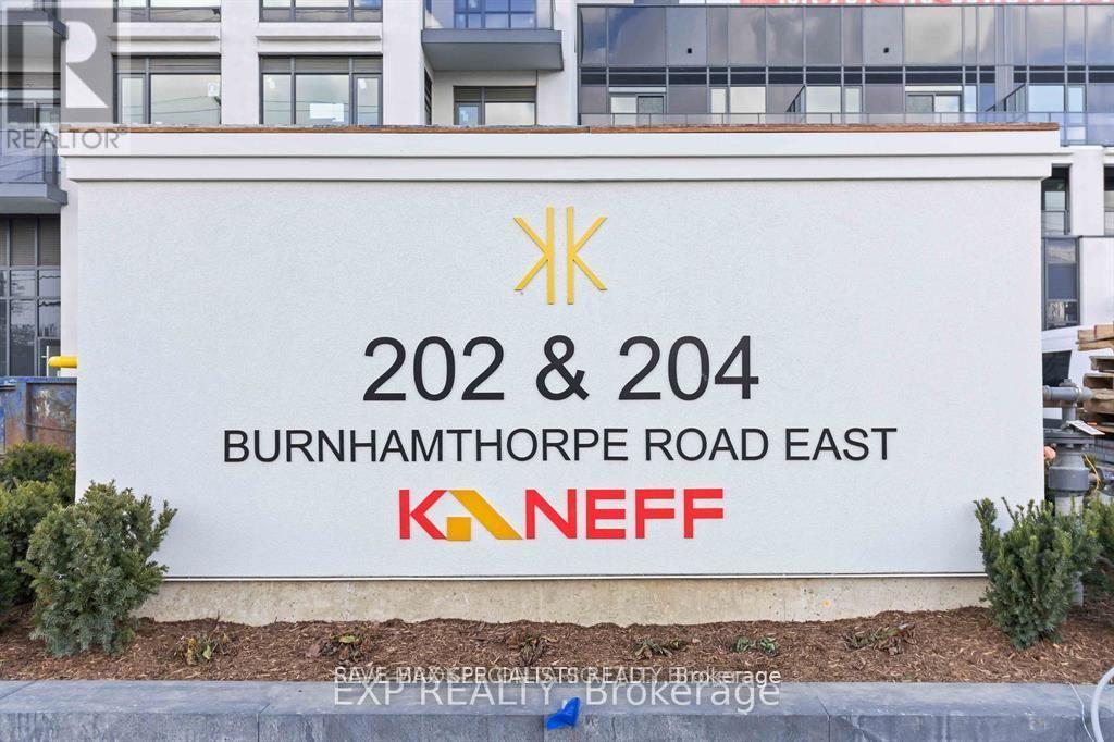 1405 - 204 Burnhamthorpe Road E, Mississauga, Ontario  L5A 0B3 - Photo 3 - W12704126