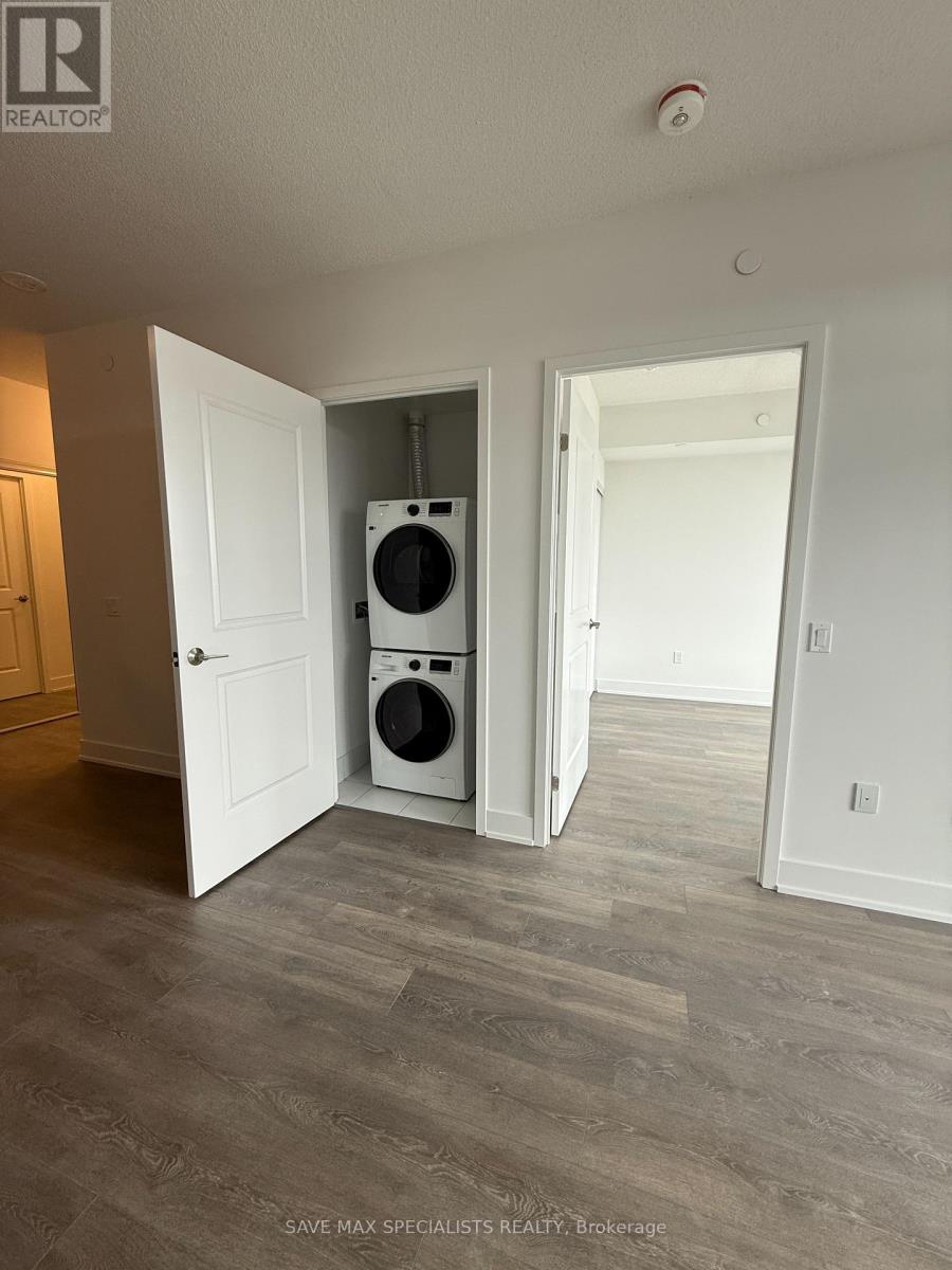 1405 - 204 Burnhamthorpe Road E, Mississauga, Ontario  L5A 0B3 - Photo 8 - W12704126