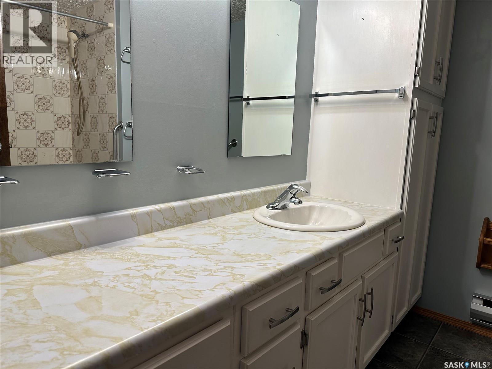 11 228 3rd Street, Weyburn, Saskatchewan  S4H 0W6 - Photo 17 - SK026918