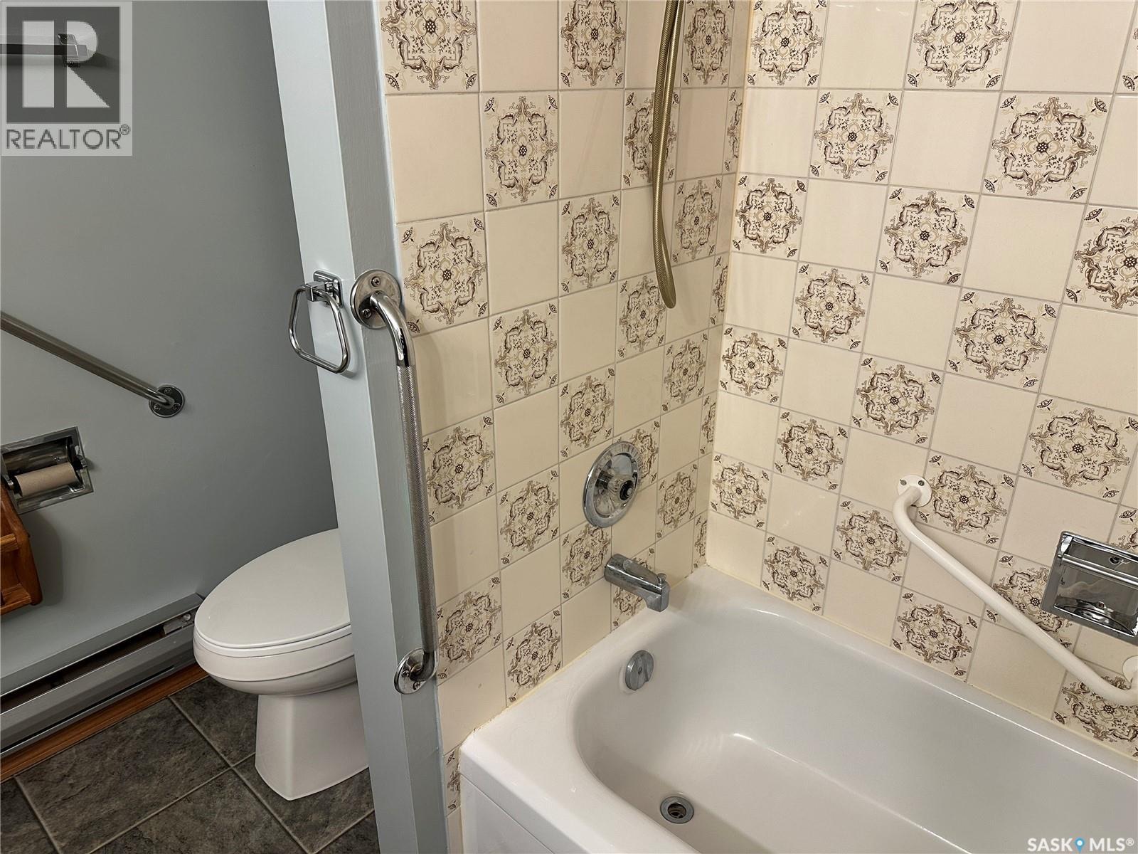 11 228 3rd Street, Weyburn, Saskatchewan  S4H 0W6 - Photo 18 - SK026918