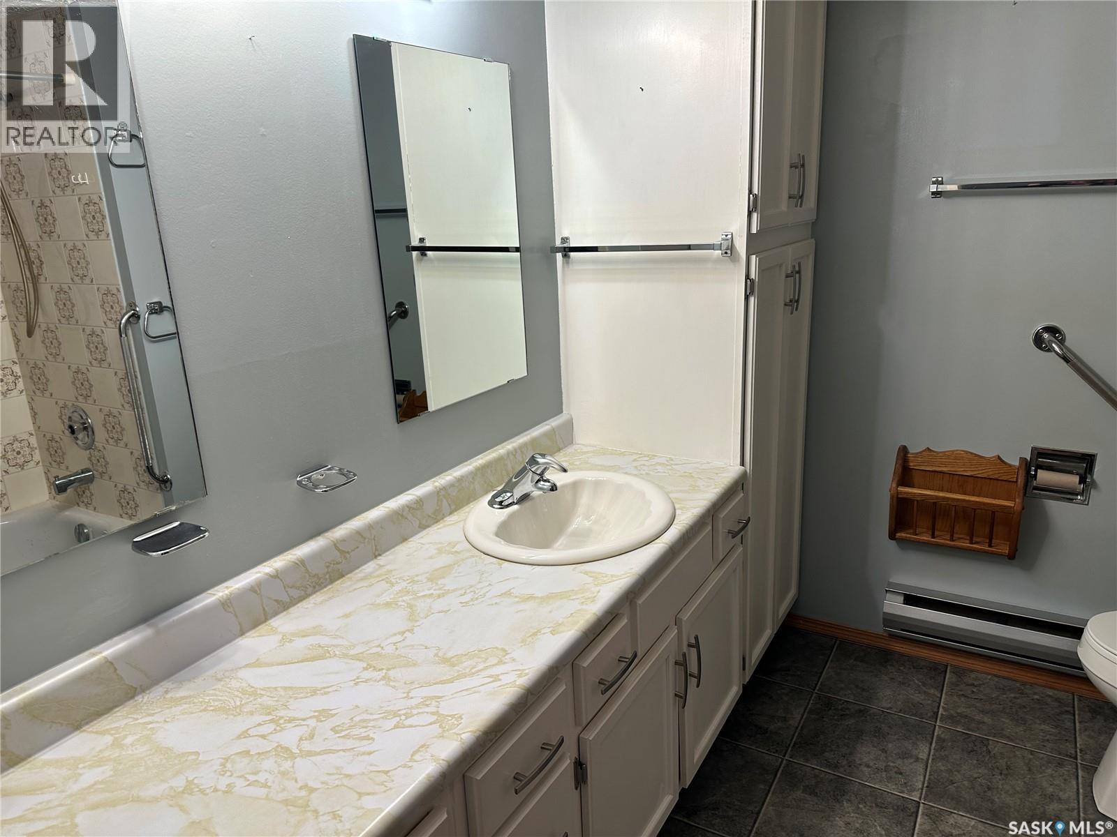 11 228 3rd Street, Weyburn, Saskatchewan  S4H 0W6 - Photo 19 - SK026918