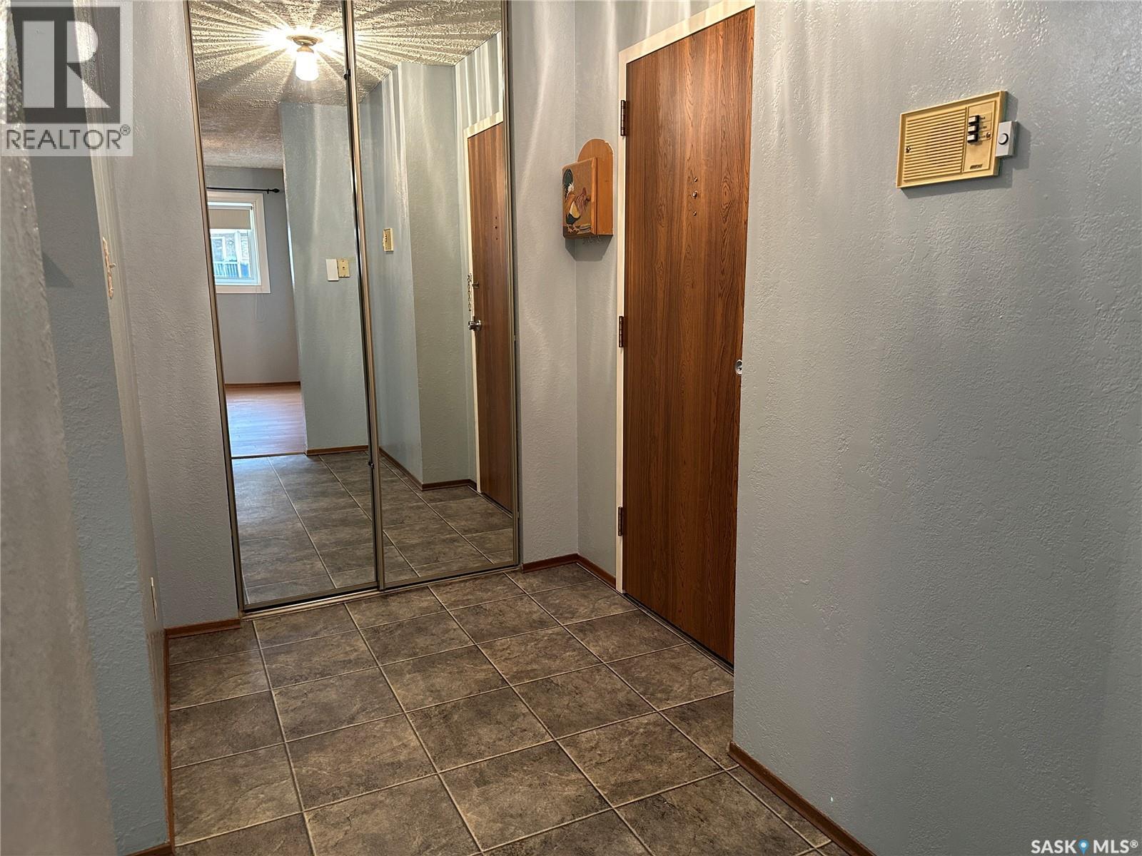 11 228 3rd Street, Weyburn, Saskatchewan  S4H 0W6 - Photo 2 - SK026918