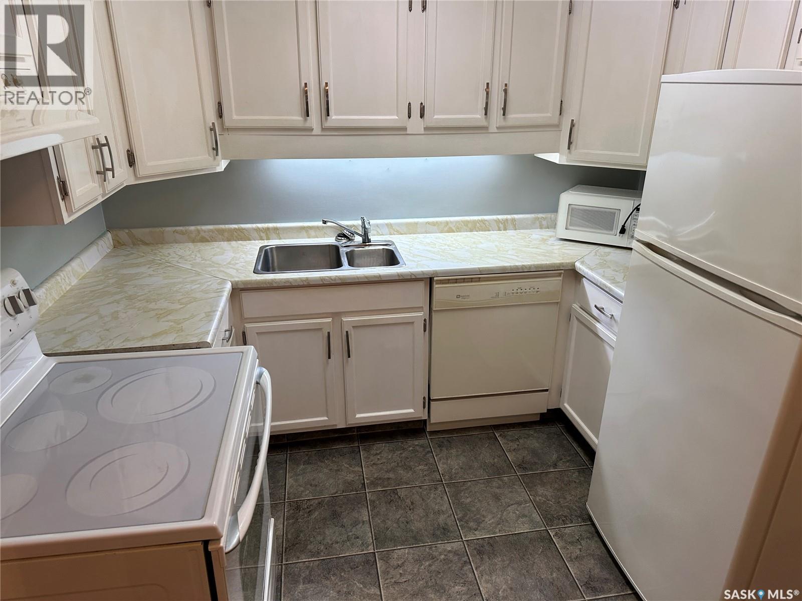 11 228 3rd Street, Weyburn, Saskatchewan  S4H 0W6 - Photo 6 - SK026918