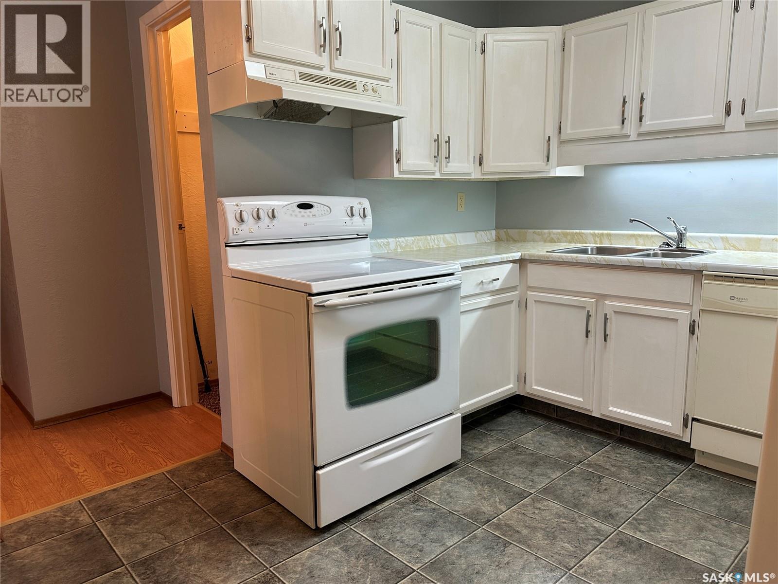 11 228 3rd Street, Weyburn, Saskatchewan  S4H 0W6 - Photo 7 - SK026918