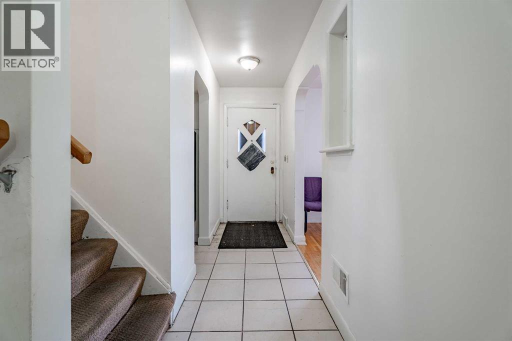 2472 Capitol Hill Crescent Nw, Calgary, Alberta  T2M 2A2 - Photo 5 - A2279283