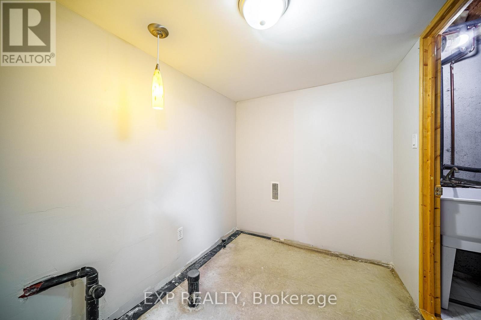 30 Drysdale Street, Ottawa, Ontario  K2K 3L3 - Photo 32 - X12704180
