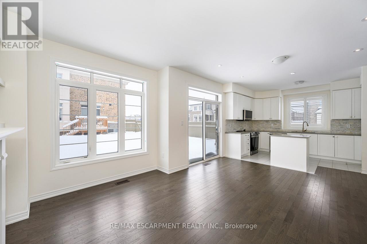 3923 Koenig Road, Burlington, Ontario  L7M 0Z8 - Photo 13 - W12696248