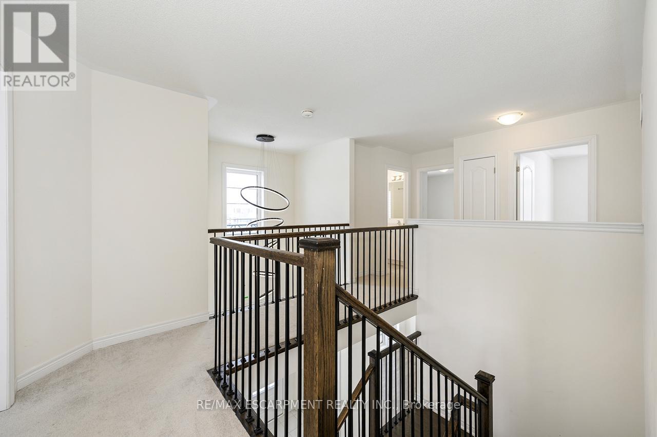 3923 Koenig Road, Burlington, Ontario  L7M 0Z8 - Photo 14 - W12696248