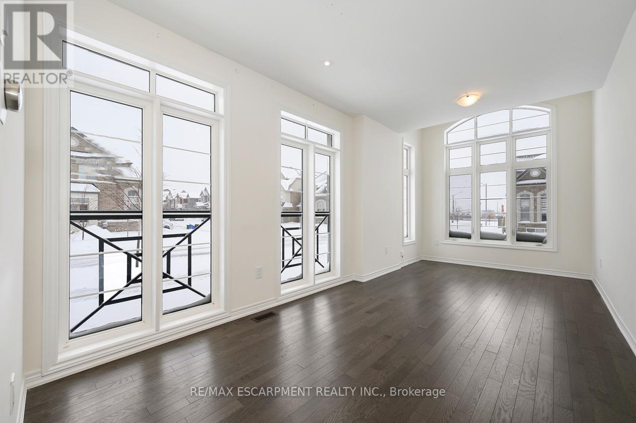 3923 Koenig Road, Burlington, Ontario  L7M 0Z8 - Photo 6 - W12696248