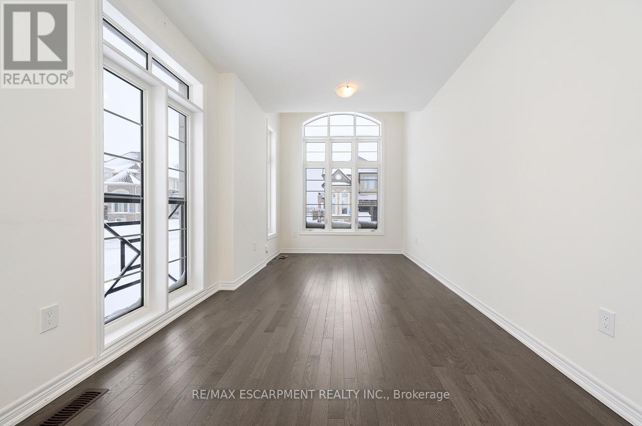 3923 Koenig Road, Burlington, Ontario  L7M 0Z8 - Photo 7 - W12696248