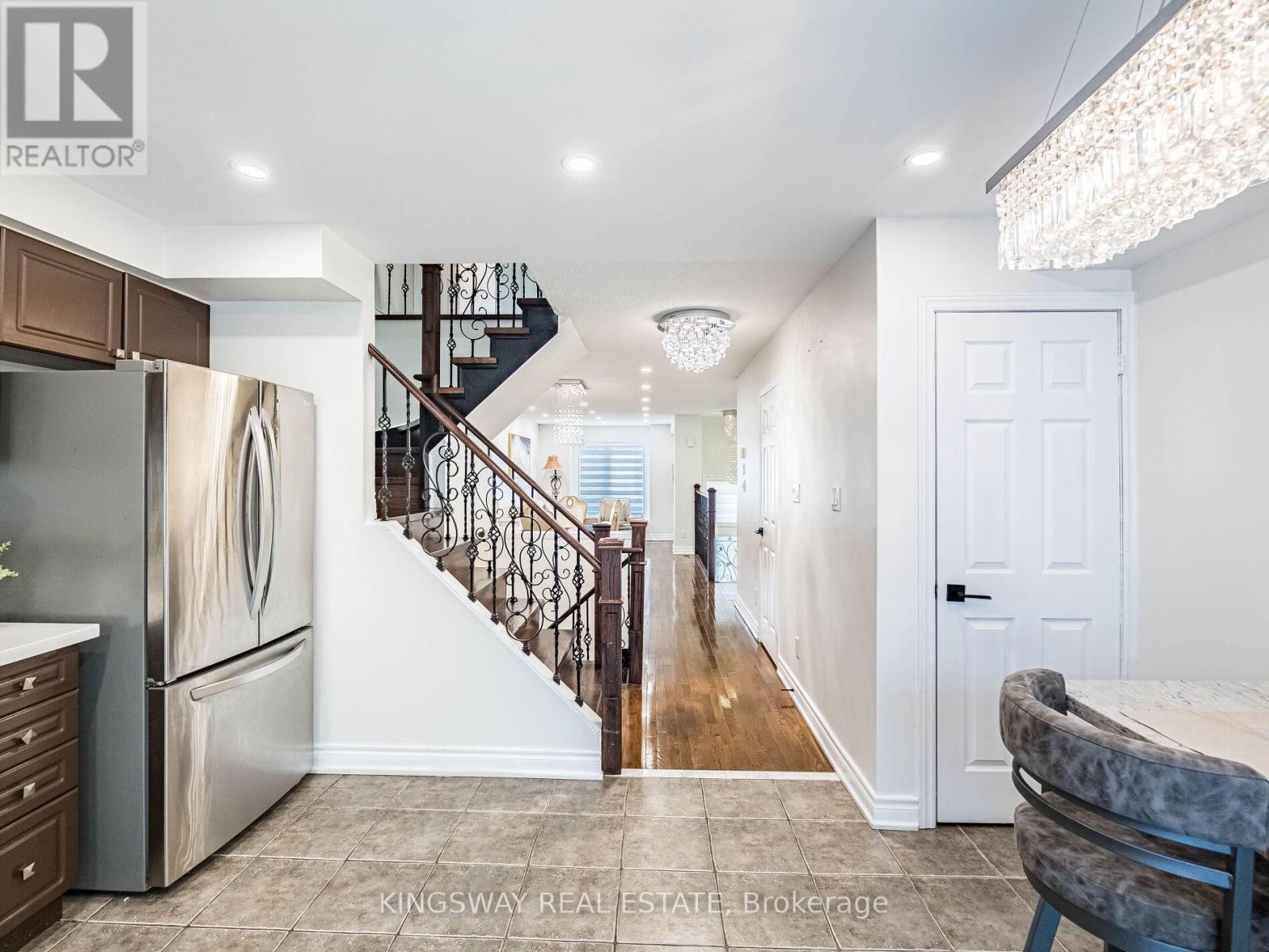 3221 Redpath Circle, Mississauga, Ontario  L5N 8R3 - Photo 12 - W12703706