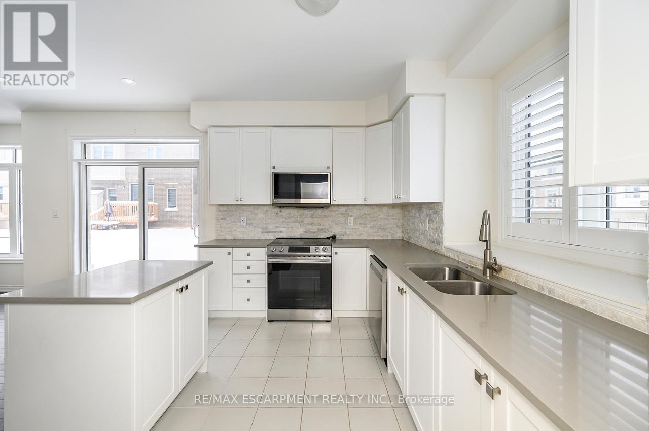 3923 Koenig Road, Burlington, Ontario  L7M 0Z8 - Photo 8 - W12696248