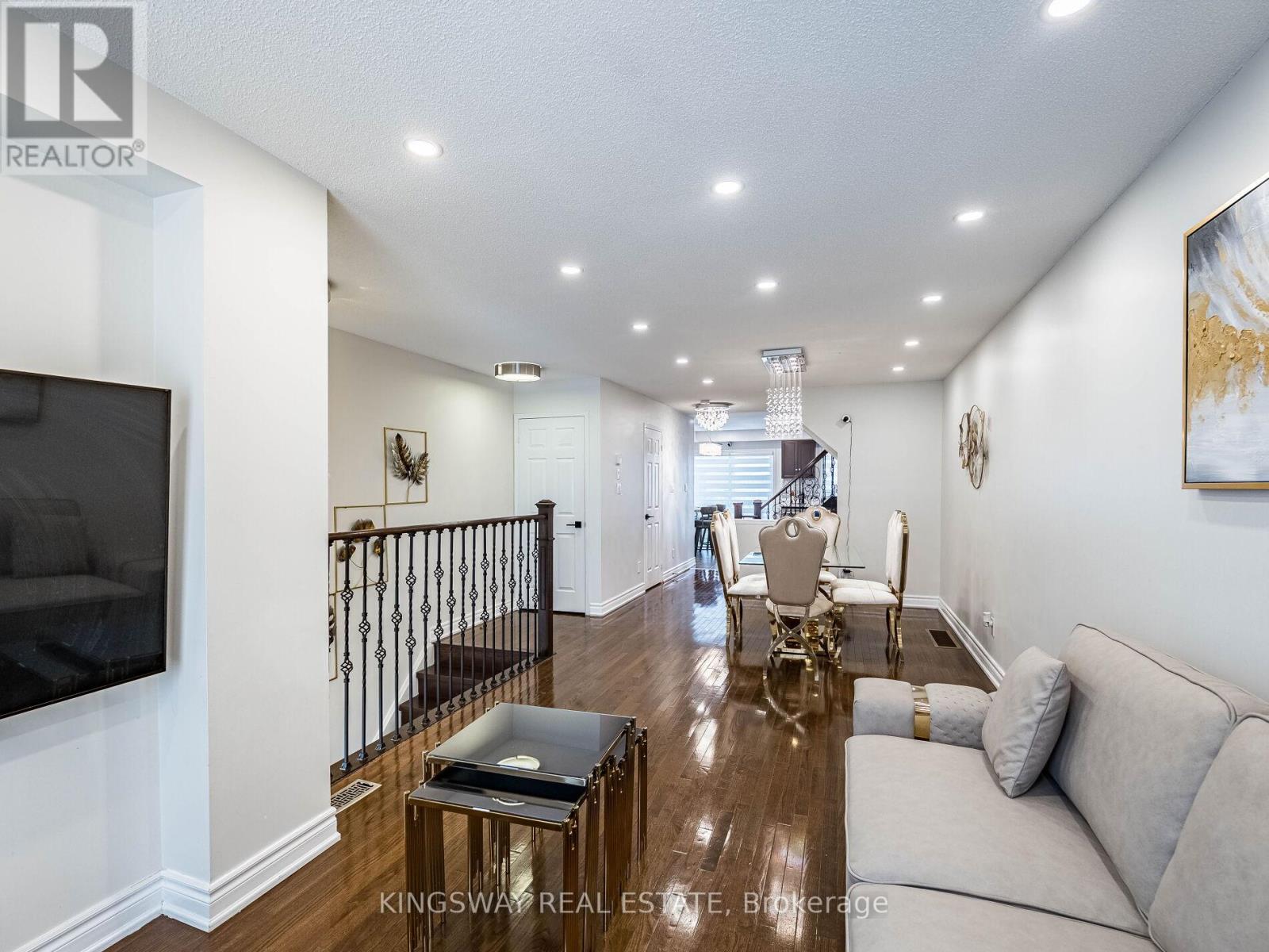 3221 Redpath Circle, Mississauga, Ontario  L5N 8R3 - Photo 7 - W12703706