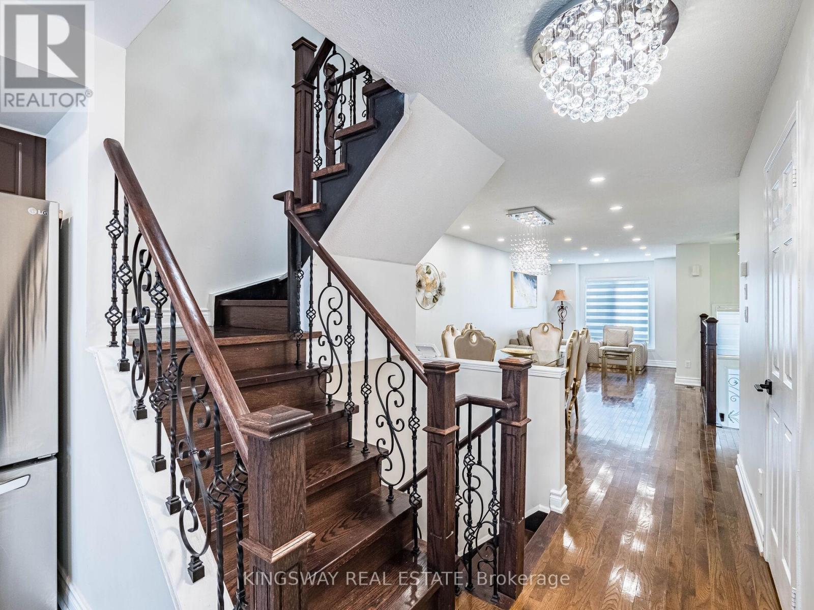 3221 Redpath Circle, Mississauga, Ontario  L5N 8R3 - Photo 8 - W12703706