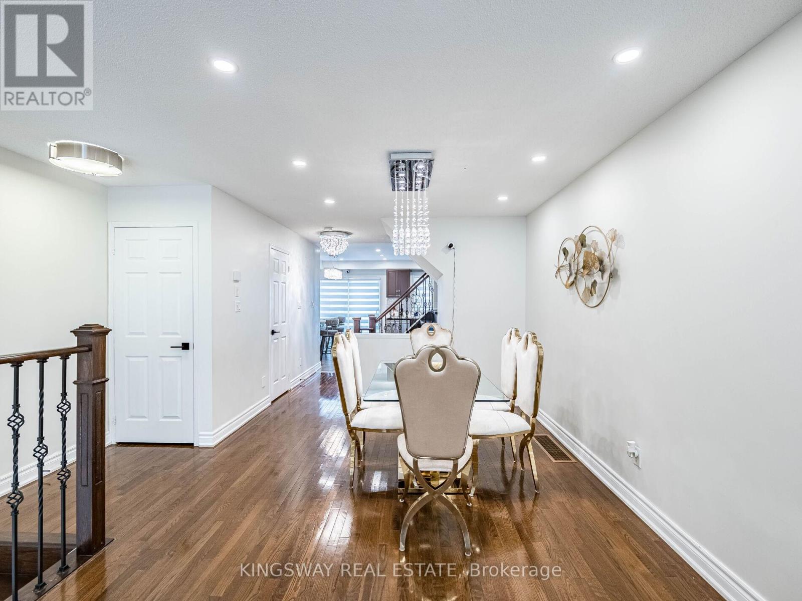 3221 Redpath Circle, Mississauga, Ontario  L5N 8R3 - Photo 6 - W12703706