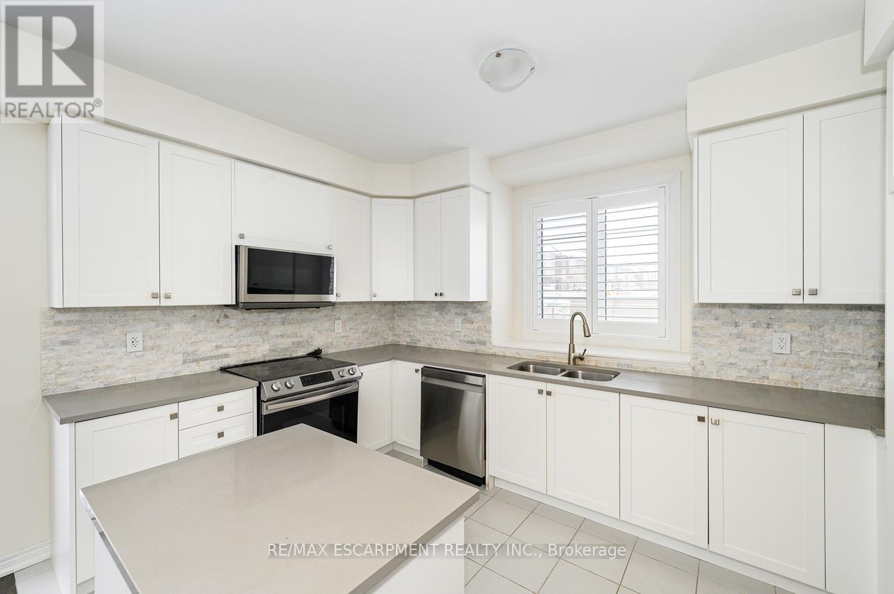 3923 Koenig Road, Burlington, Ontario  L7M 0Z8 - Photo 9 - W12696248