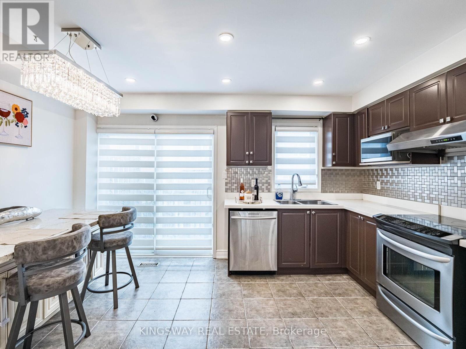 3221 Redpath Circle, Mississauga, Ontario  L5N 8R3 - Photo 9 - W12703706