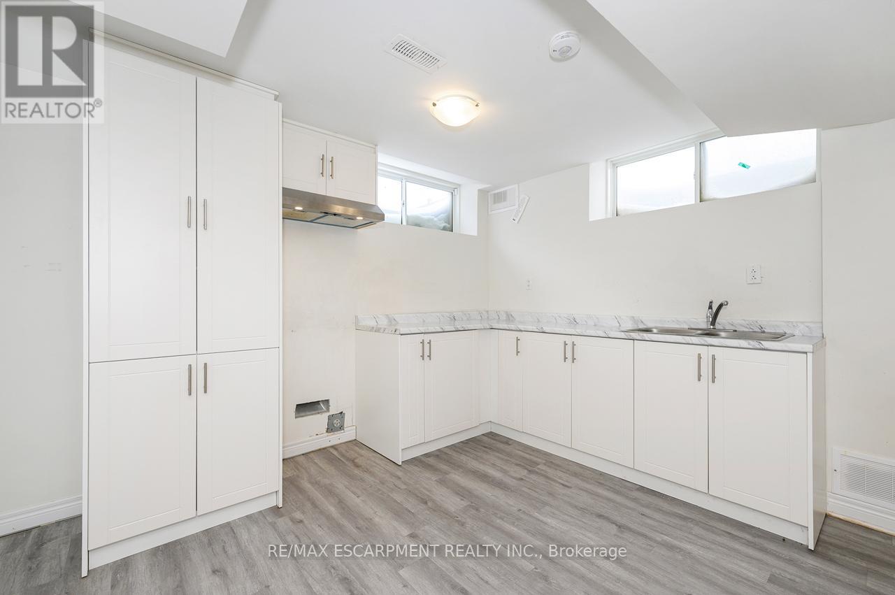 3923 Koenig Road, Burlington, Ontario  L7M 0Z8 - Photo 22 - W12696248