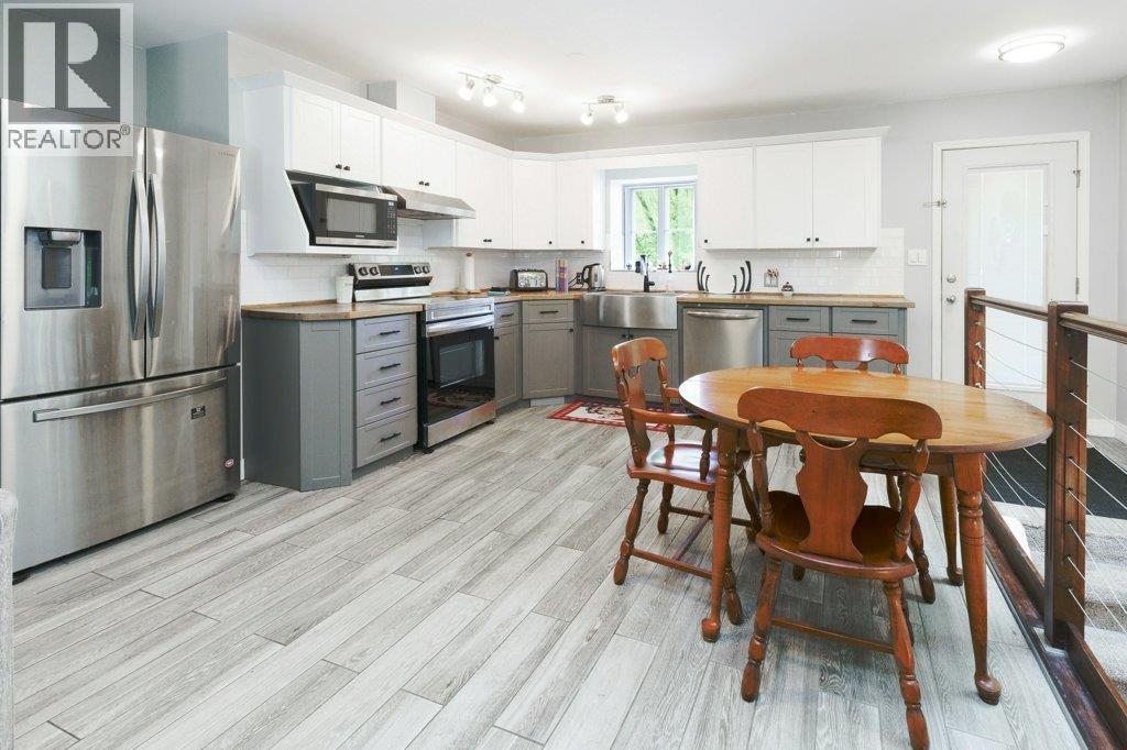 12060 208 Street, Maple Ridge, British Columbia  V2X 4W8 - Photo 5 - R3080243