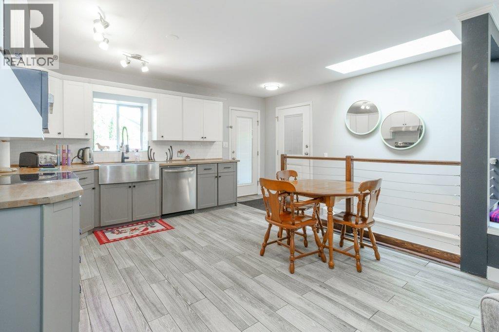 12060 208 Street, Maple Ridge, British Columbia  V2X 4W8 - Photo 6 - R3080243