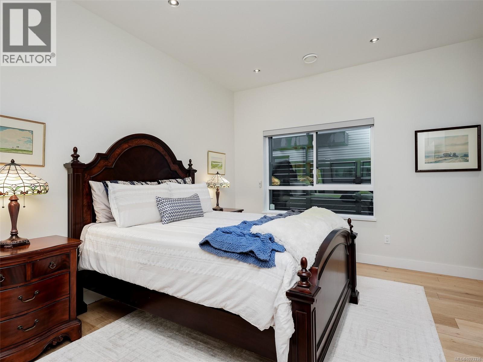 10303 Resthaven Dr, Sidney, British Columbia  V8L 3H2 - Photo 32 - 1023338