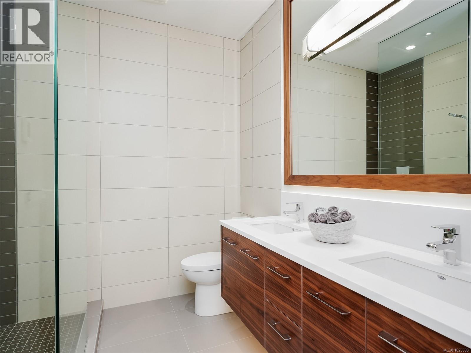 10303 Resthaven Dr, Sidney, British Columbia  V8L 3H2 - Photo 34 - 1023338