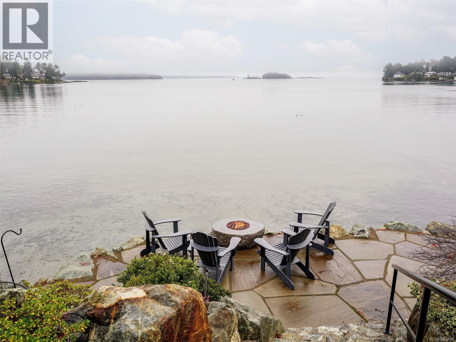 10303 Resthaven Dr, Sidney, British Columbia  V8L 3H2 - Photo 5 - 1023338