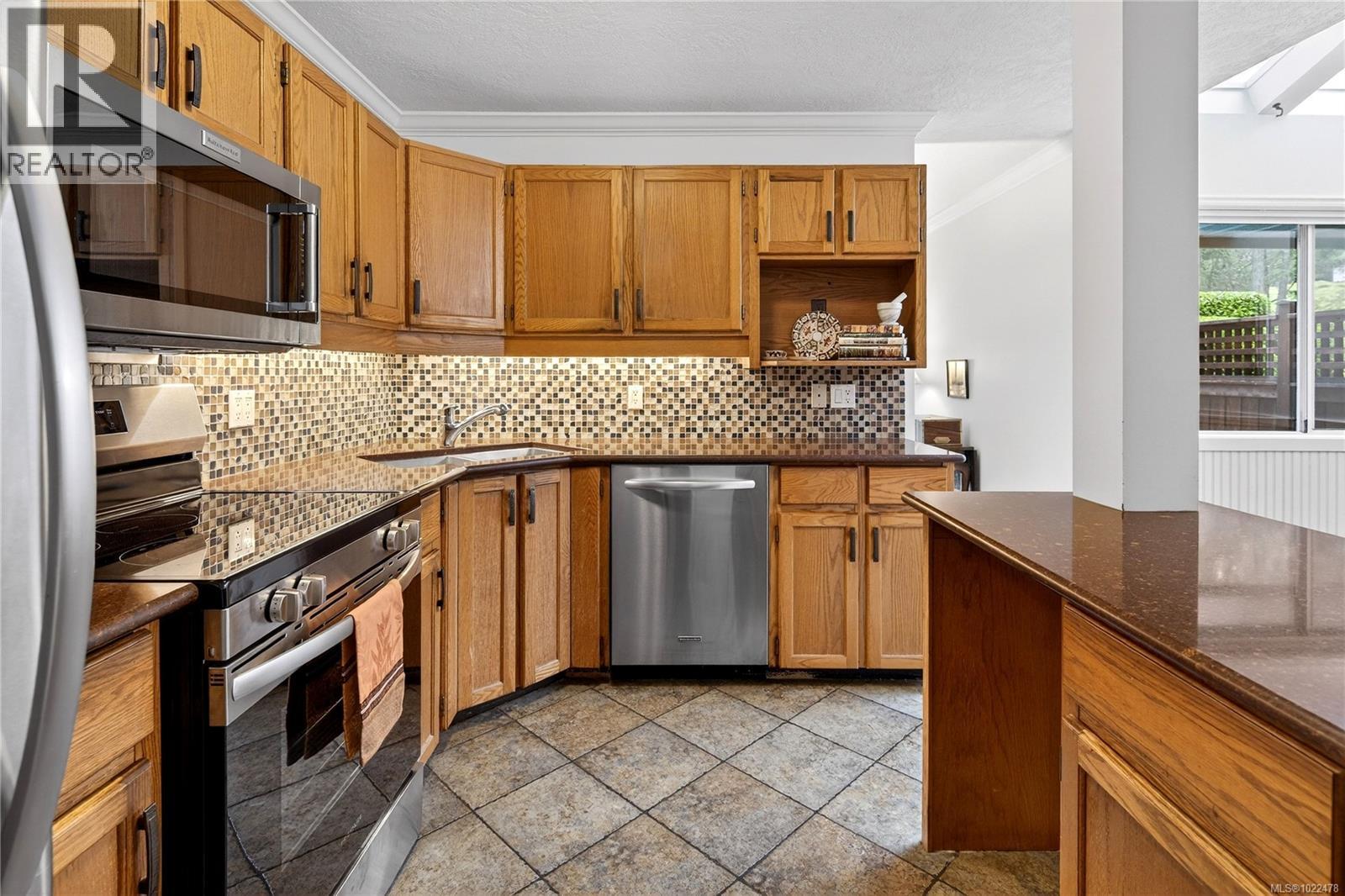 1 4630 Lochside Dr, Saanich, British Columbia  V8Y 2T1 - Photo 14 - 1022478