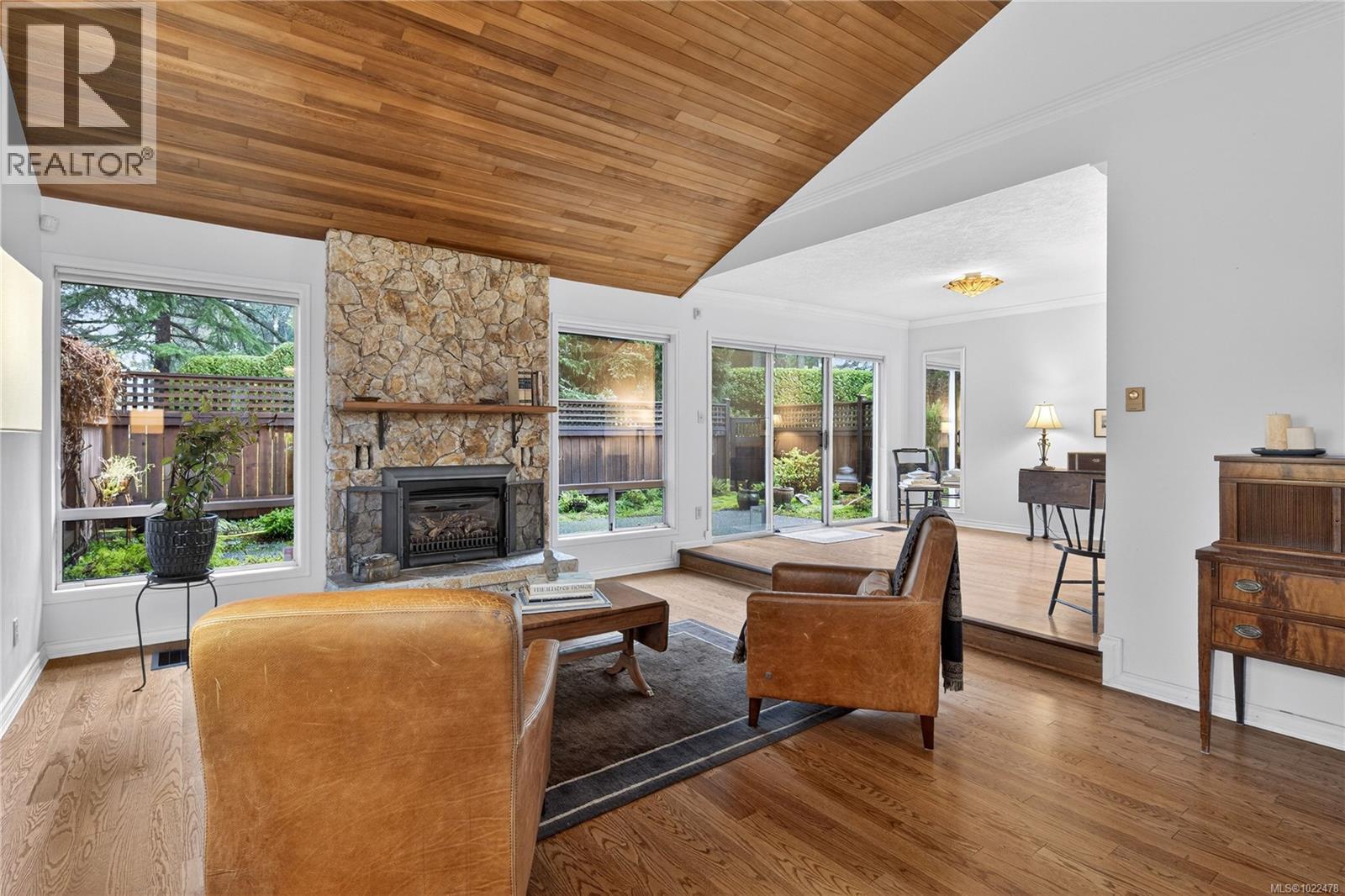 1 4630 Lochside Dr, Saanich, British Columbia  V8Y 2T1 - Photo 6 - 1022478