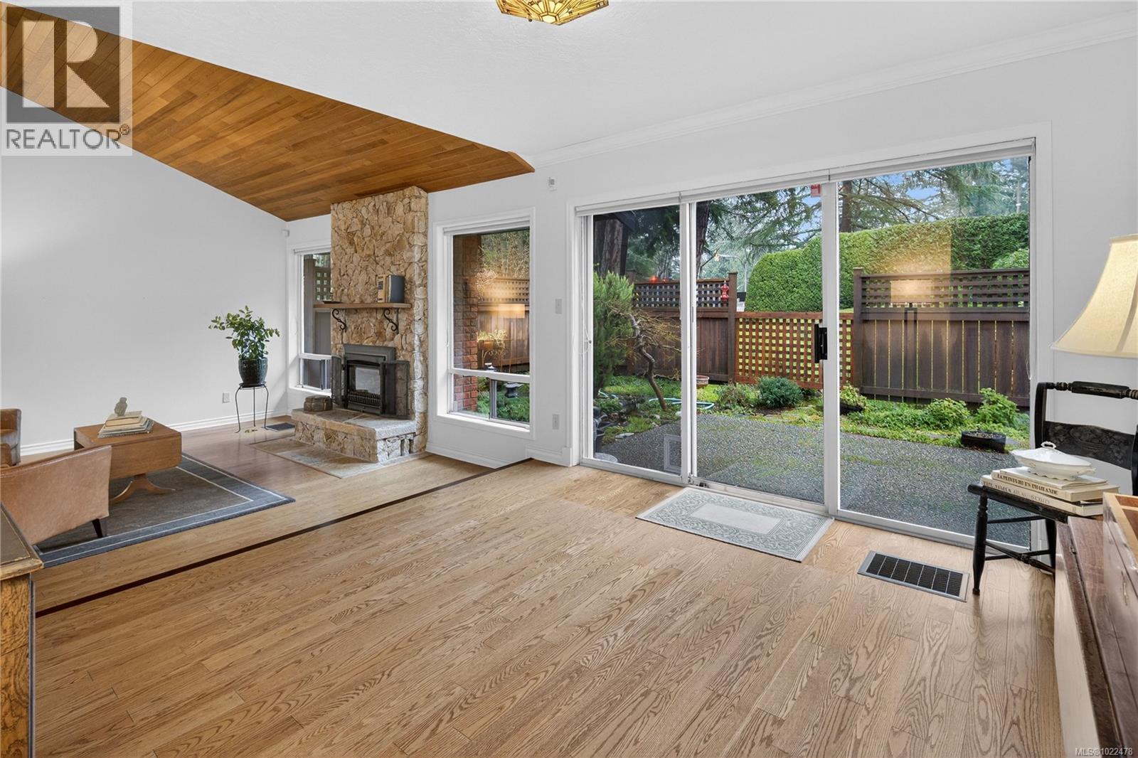 1 4630 Lochside Dr, Saanich, British Columbia  V8Y 2T1 - Photo 9 - 1022478