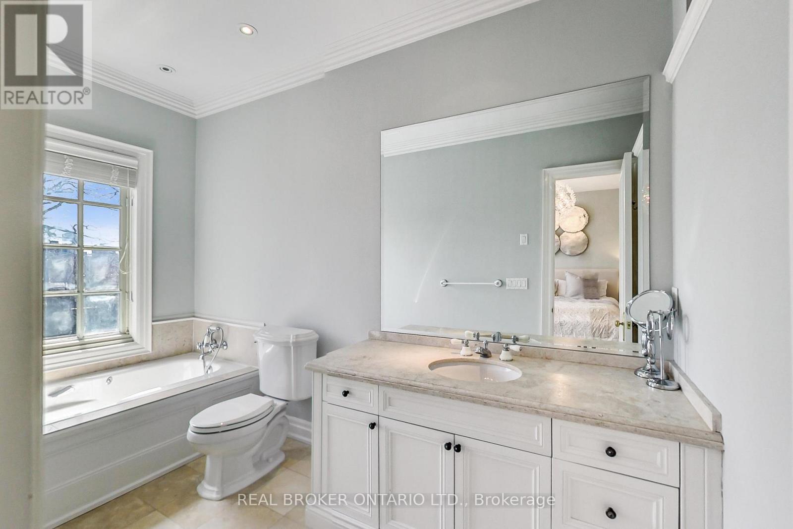 21 Farnham Avenue, Toronto, Ontario  M4V 1H6 - Photo 19 - C12704242