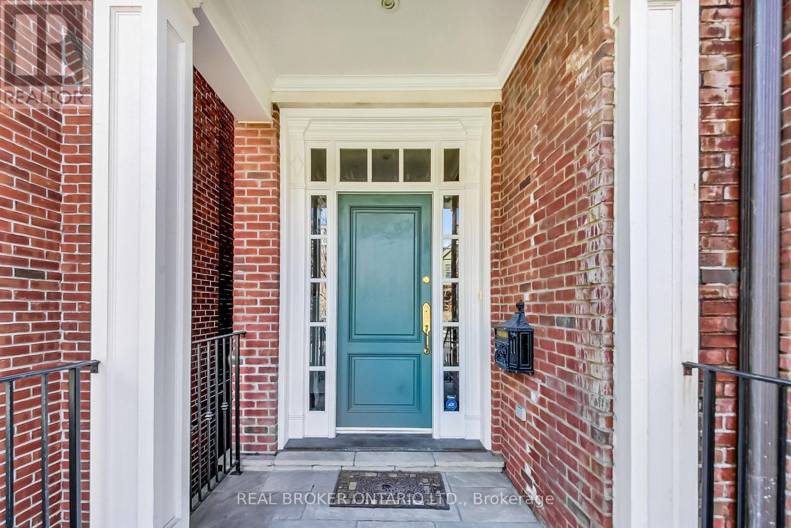 21 Farnham Avenue, Toronto, Ontario  M4V 1H6 - Photo 2 - C12704242