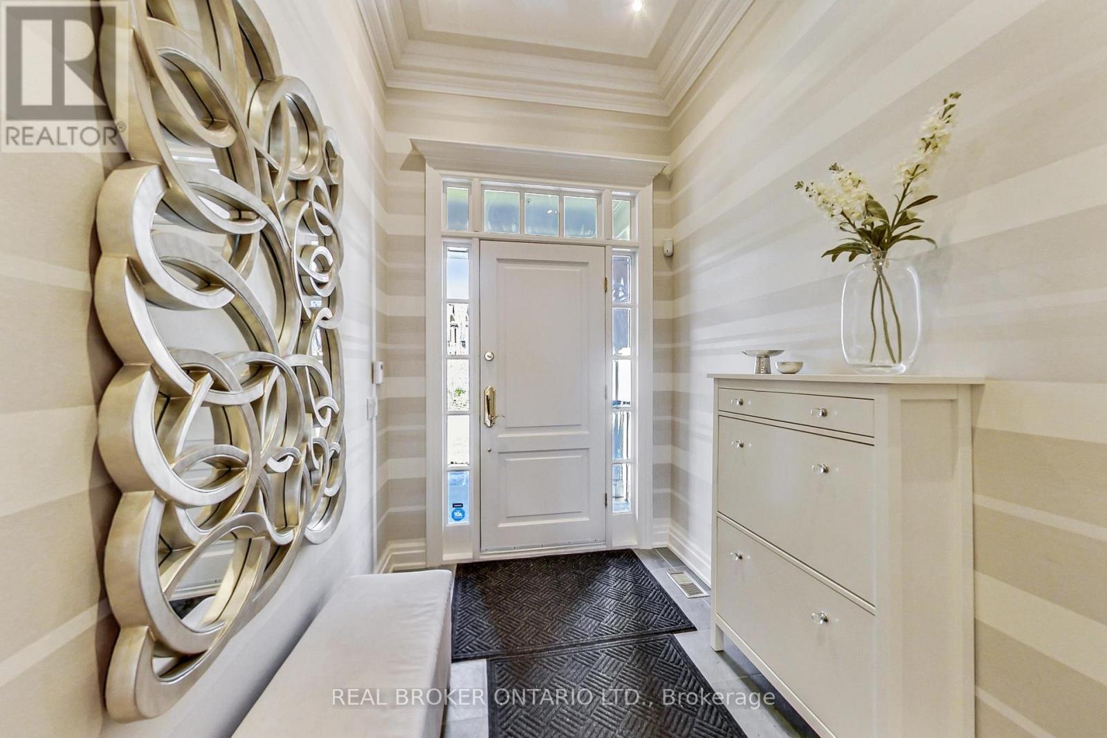 21 Farnham Avenue, Toronto, Ontario  M4V 1H6 - Photo 4 - C12704242