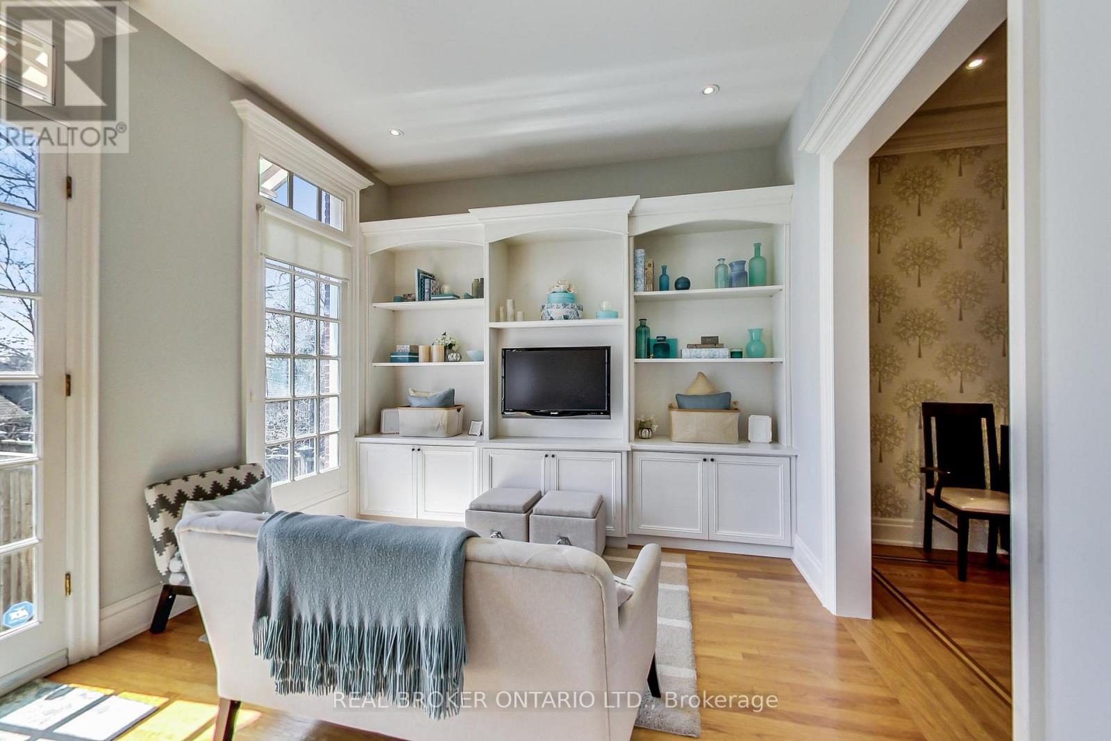 21 Farnham Avenue, Toronto, Ontario  M4V 1H6 - Photo 7 - C12704242